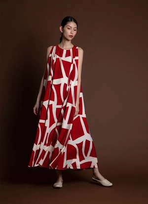 KAAREMCulantro Six-Panel Maxi Tent Dress - Red La Gang Leaf Print - Image 3