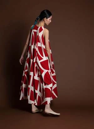 KAAREMCulantro Six-Panel Maxi Tent Dress - Red La Gang Leaf Print - Image 4