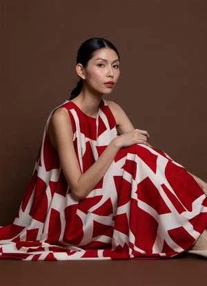 KAAREMCulantro Six-Panel Maxi Tent Dress - Red La Gang Leaf Print - Image 2