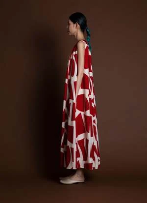 KAAREMCulantro Six-Panel Maxi Tent Dress - Red La Gang Leaf Print - Image 7