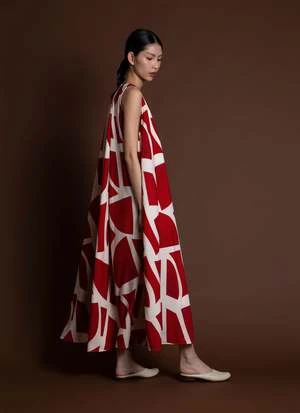 KAAREMCulantro Six-Panel Maxi Tent Dress - Red La Gang Leaf Print - Image 5